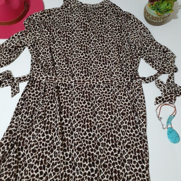Peck & Peck Leopard Button Down Stretch Dress - Picture 6 of 8